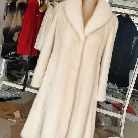 青岛市莱西市二手貂皮大衣可以卖多少钱 哪里有上门回收二手貂皮大衣