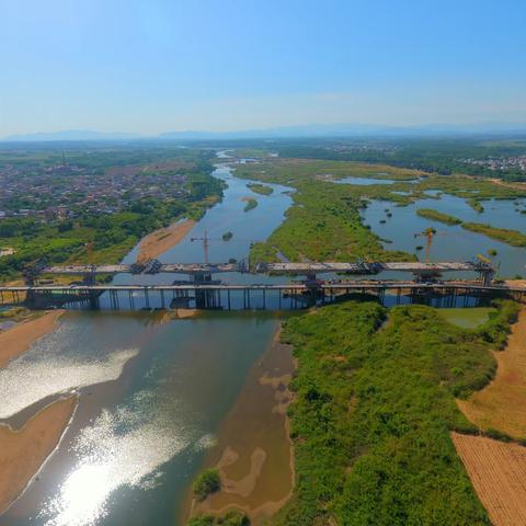 海南环岛旅游公路项目四工区昌化江大桥顺利完成首跨合拢