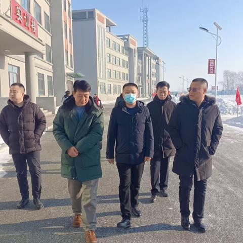 严查学校安全隐患，共筑平安美好校园——教育主管领导莅临木兰职教中心检查指导工作