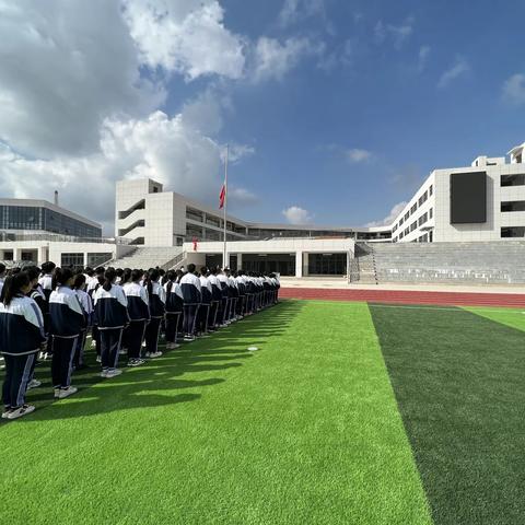 养成良好行为习惯 成就优秀人生 ——昆一中空港学校初一年级国旗下的讲话