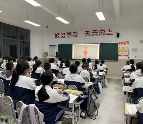 消防在人心 防患于未“燃” ——我校与空港消防大队开展联合消防应急演练