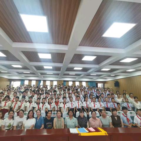 花正开 迎未来 ——花园小学2025届 学生毕业典礼