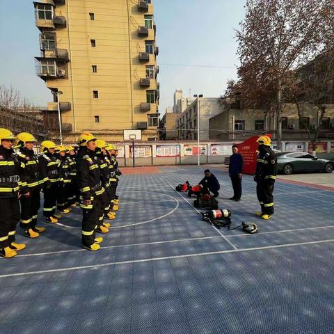 雁塔西路消防救援站组织开展空气呼吸器专项训练