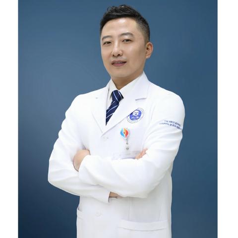 吉林大学第一医院风湿免疫科专家张彦东教授8月27日来我院风湿科坐诊！