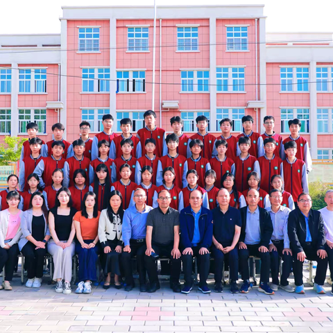 山高水长不问归期， ‍常记此刻少年心气。  ‍       ——致2025届九三班亲爱的你们