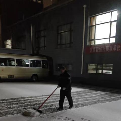 国网武威供电公司:以雪为令 除雪保畅
