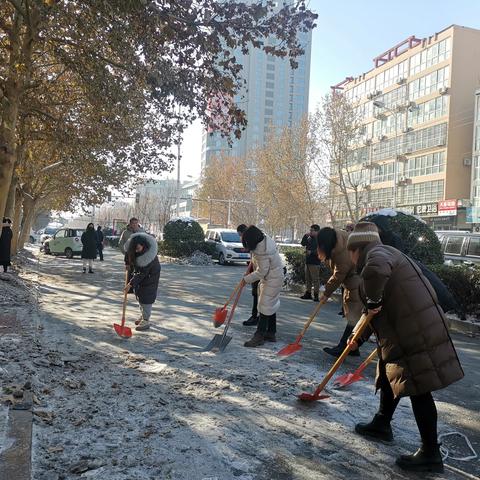 永年区医保局开展道路清雪除冰工作