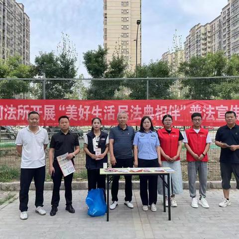 斗门司法所开展《民法典》“入商户”普法宣传活动