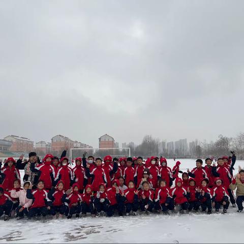 天降瑞雪，激情校园——同学们打雪仗喽