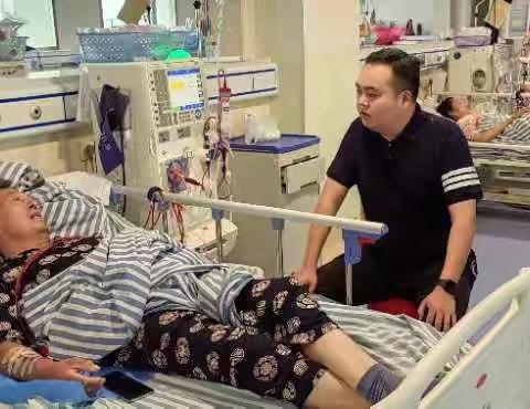 开展“八一”期间走访慰问活动 （2024·7.27组织委刘星看望困难军人）