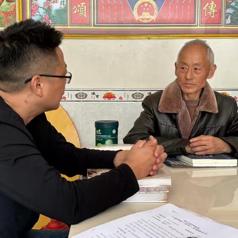 11月4日县档案馆史志研究中心聂俊主任一行来乡詹家河村4组汪峰权家，拍摄抗美援朝及二等功退伍老兵口述事迹档案采集工作。乡村两级服务站工作人员陪同。