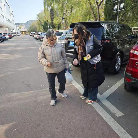 禁毒宣传进场所 人人参与共防毒