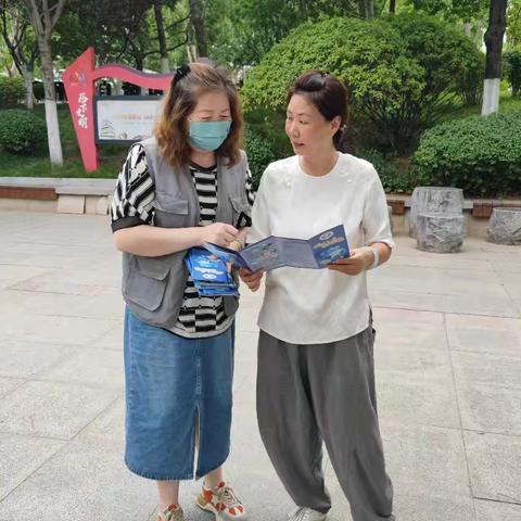 禁毒宣传进广场 拒毒防毒在我心