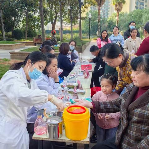 黄陂区妇幼保健院盘龙城院区走进盘龙恒大名都社区开展义诊活动