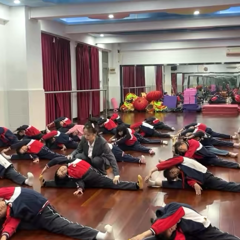 “舞动童年，绽放光彩”———舞蹈兴趣课