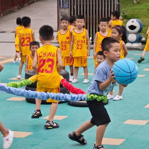 幼儿园大班篮球游戏花样玩法的实践研究－篮球体育游戏《力拔山河》