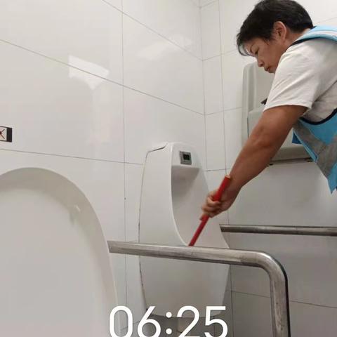 【皓瑞清洁】碧岭市场公共卫生间，凤凰公馆公共卫生间工作简报