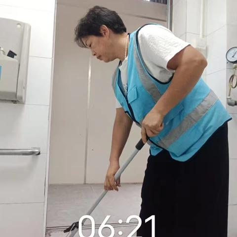 【皓瑞清洁】碧岭市场公共卫生间，凤凰公馆公共卫生间工作简报