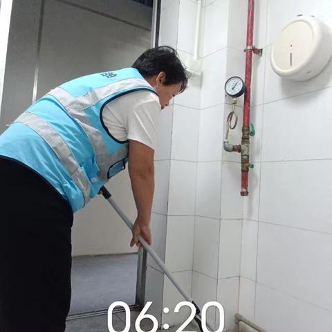 【皓瑞清洁】碧岭市场公共卫生间，凤凰公馆公共卫生间工作简报