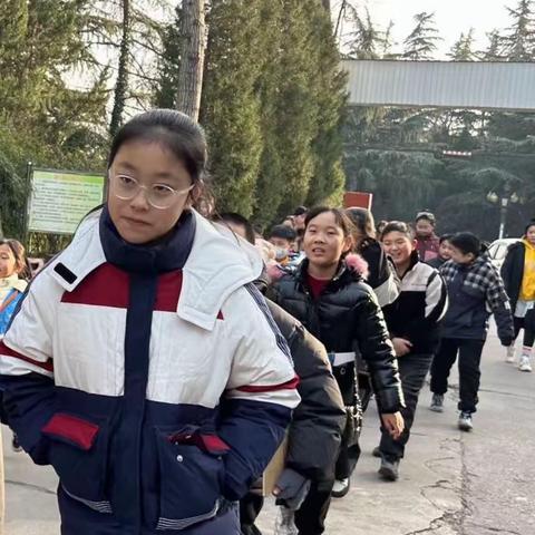 博物馆奇妙游 三门峡市第一小学五年级三班同学们走进三门峡博物馆与文物亲密接触