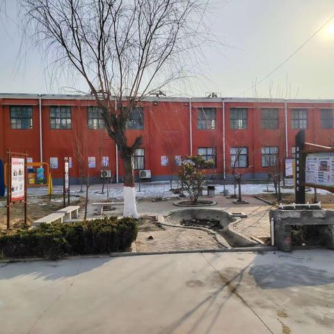 杨集乡凌花店小学法治教育基地建成