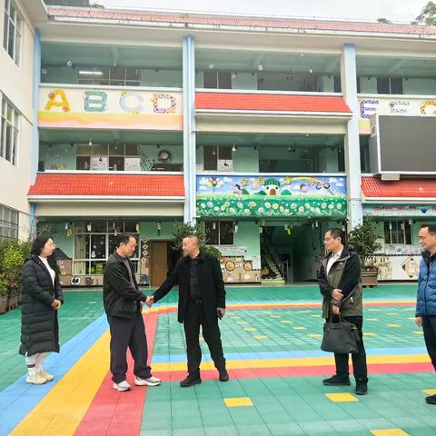 镇沅县政协主席王迎斌视察按板镇中心 ﻿幼儿园