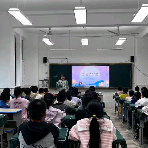 重阳敬老情   学子暖心行 重阳节主题教育活动