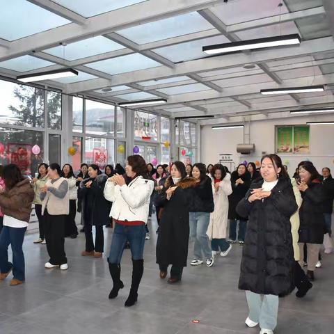 趣味游戏迎元旦，凝心聚力向新程——北街小学教师趣味游戏活动精彩掠影