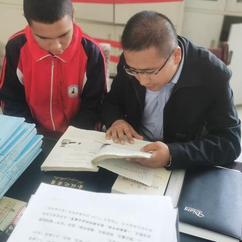 “三学三亮三比”推动教育高质量发展 ——温宿县克孜勒镇中学党支部“三学三亮三比”争当先锋行动评选标兵活动