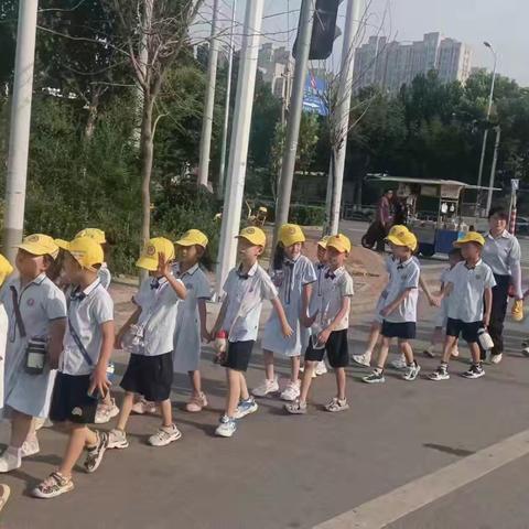 大拇指幼儿园——初遇小学、乐见成长