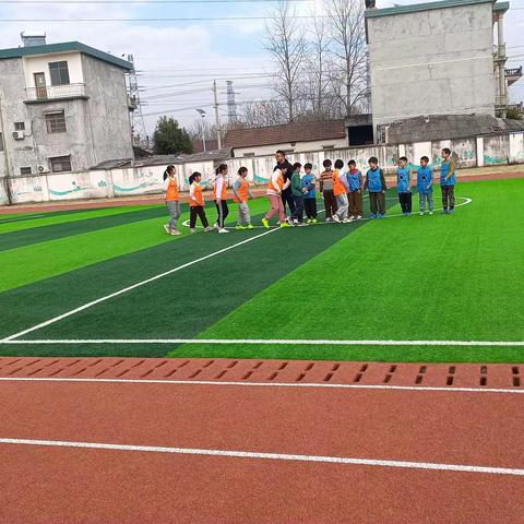 校园足球交流 ，落实五育并举   ——太湖县实验小学赴新仓镇新仓小学进行足球交流赛