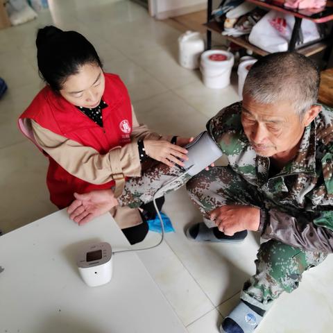 关爱老年人免费上门测血压