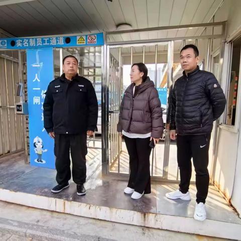 市中区四里村街道小梁庄社区积极协调恢复小区供水，助力“暖冬工程”顺利推进​