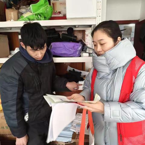 驿站变“暖心课堂” 政策送到“指尖上” 市中区四里村街道小梁庄社区开展新就业群体权益保障宣传活动