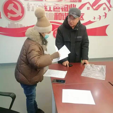 长途奔波暖民心 贴心服务解民忧 市中区四里村街道小梁庄社区入户收集残疾人病案资料助力排忧解难