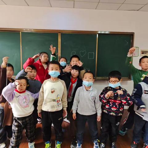 木块变身创惊喜﻿朝阳木艺课暖心收官