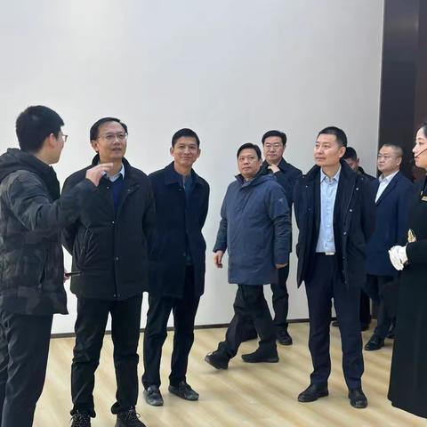 周口分行党委书记、行长孙洪康与周口市委常委、副市长吴兵一行开展交流