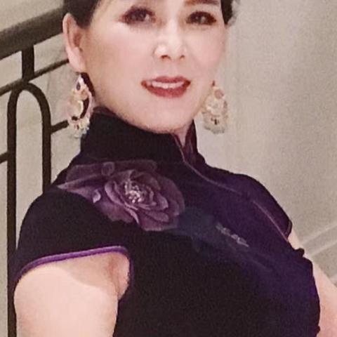 旗袍雅韵：自然画卷中的东方风情