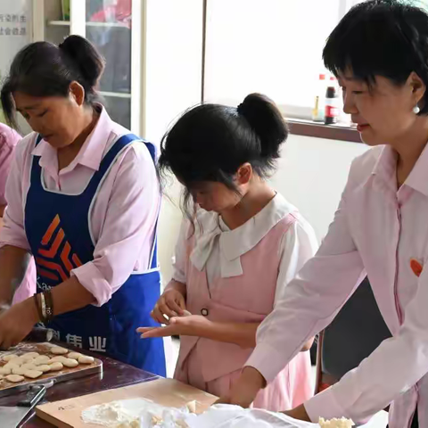 “佃心同行・暖饭传情”—— 鲁西新区佃户屯街道开展关心关爱未成年人暑期系列活动