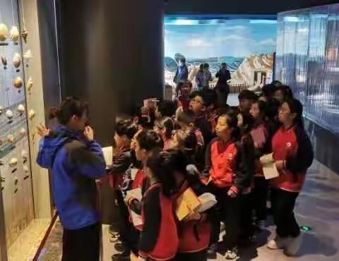 授田英才学园四年级十班实践活动之走进海底世界