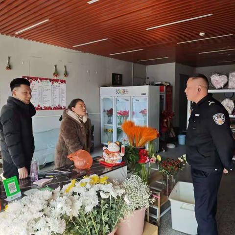 房村镇平安志愿者开展“九小场所”安全隐患排查整治活动