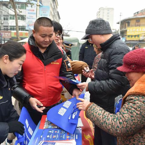 房村镇平安志愿者开展学雷锋活动