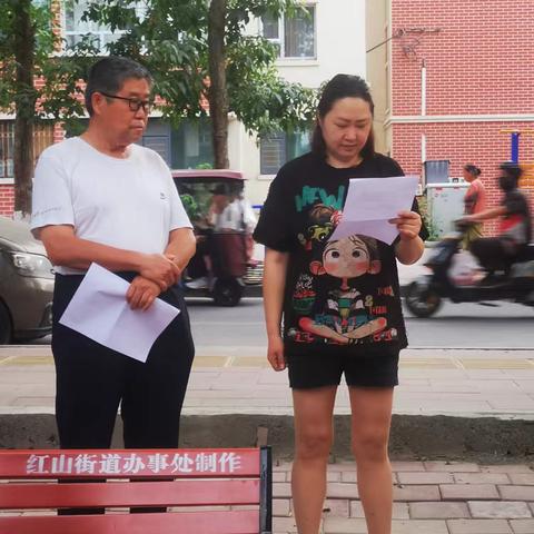 建党节：庆七一唱红歌， 34社区7网格8支部人员在积极练唱红歌，没有共产党，就没有新中国， 中国共产党带领我们冲破艰难险阻，国泰民安的时代篇章，为致敬伟大中国共产党，抒发我们对党和祖国的赤诚热爱。