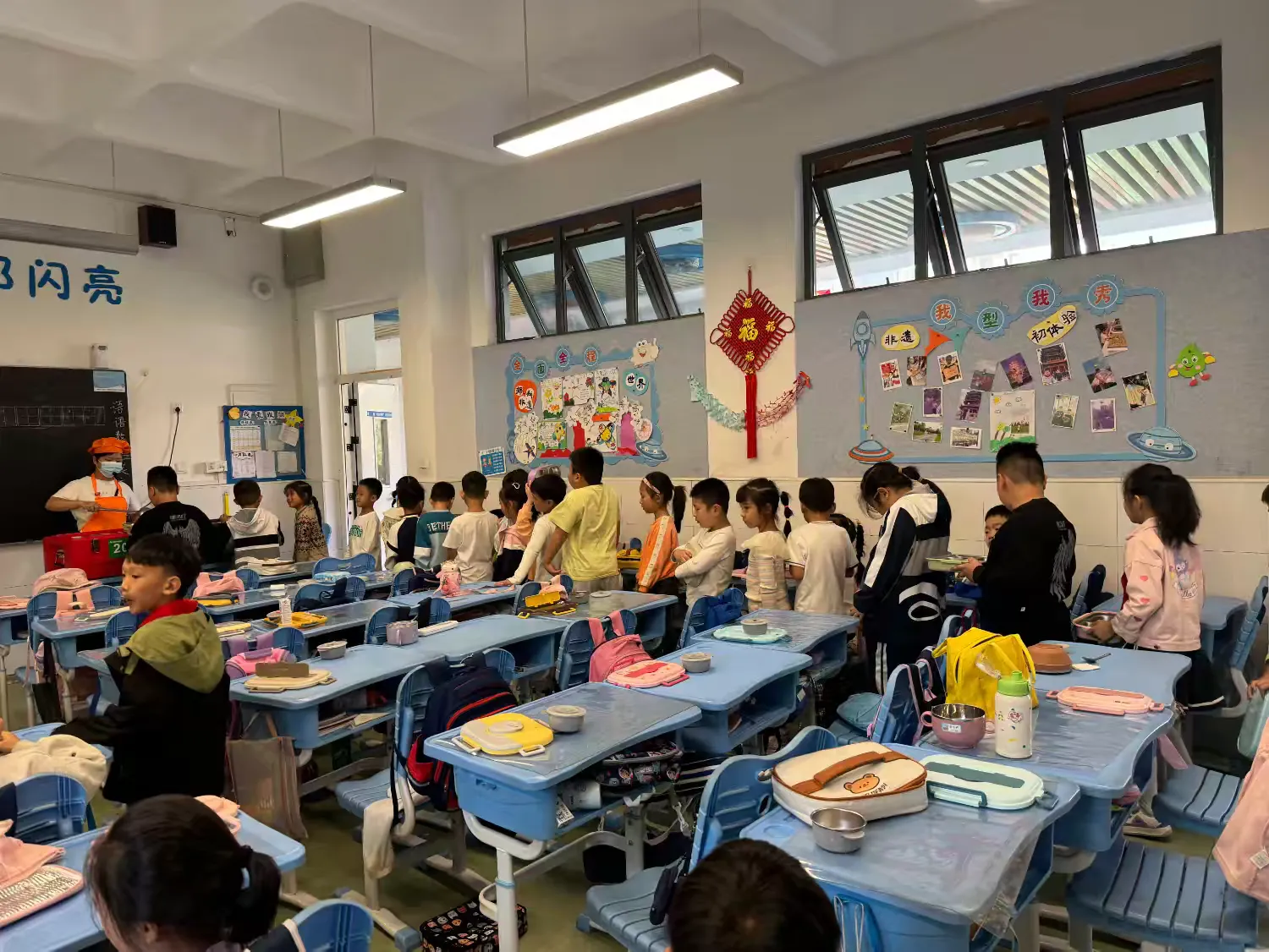 简篇-携手成长,共创未来
——洪实小南校区205班校园微观察记录