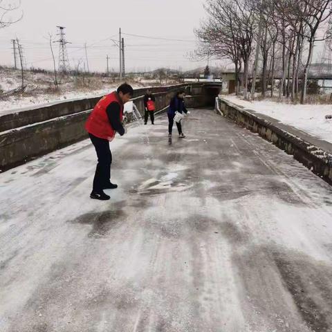 利国镇平安志愿者：浴“雪”奋战，守护平安出行路