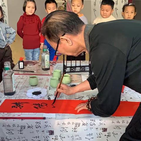 “笔墨童心，纸上生花”—哈密市伊州区陶家宫镇中心幼儿园传统文化传承活动