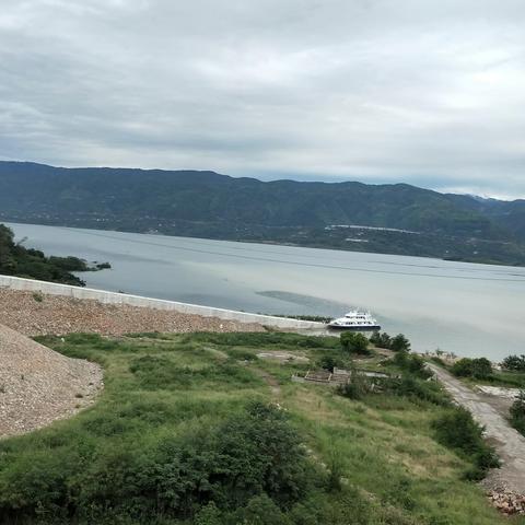 沿着新时期步伐前进   做好新时代的答卷人