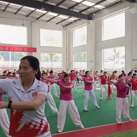 2026年广信区老年体协柔力球培训圆满举行