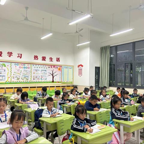 硬笔流韵，纸上芳华——福师大附属高新区小学硬笔书法社团展示