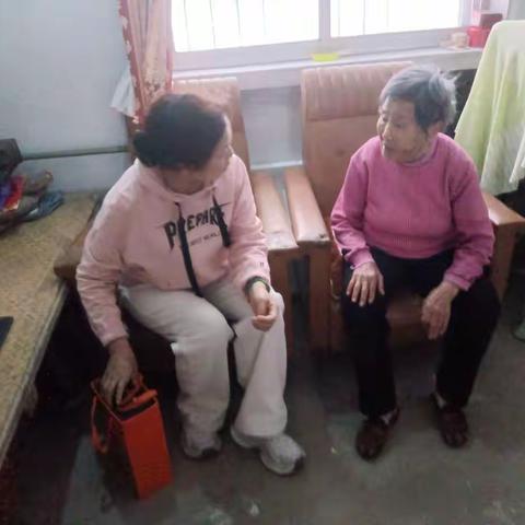 【南关街道七一社区】一双鞋子一份情  社区走访暖人心